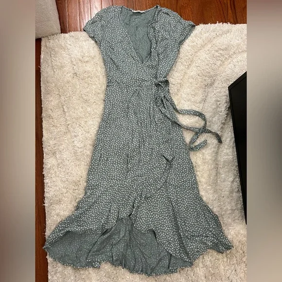 Abercrombie short 2024 sleeve wrap dress